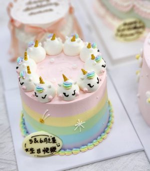 Unicorns celebrate pawty